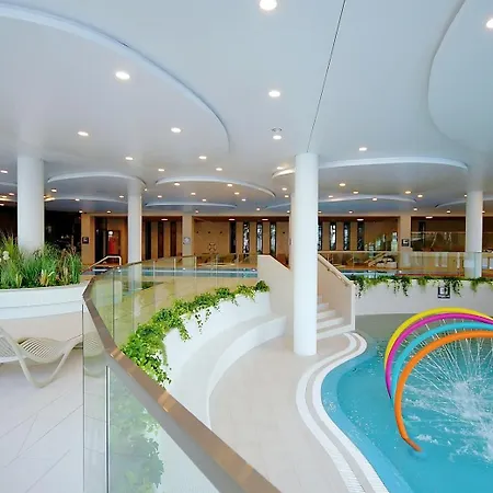 Lux I , Aqua Polanki , Baseny , Sauny , Silownia Kołobrzeg